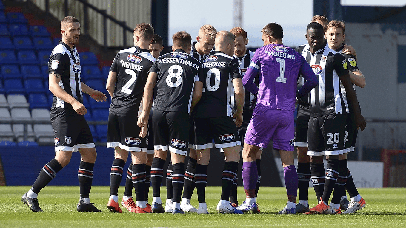 Grimsby Town players huddle at Oldham Athletic.png