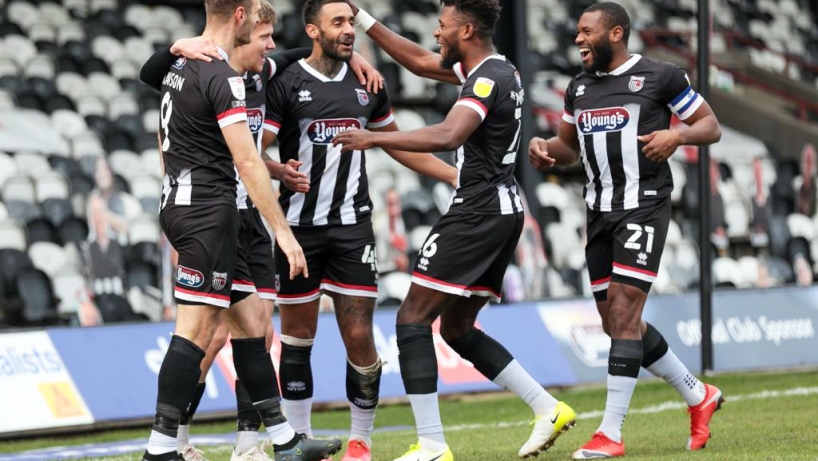 grimsby town players celebrating a goal