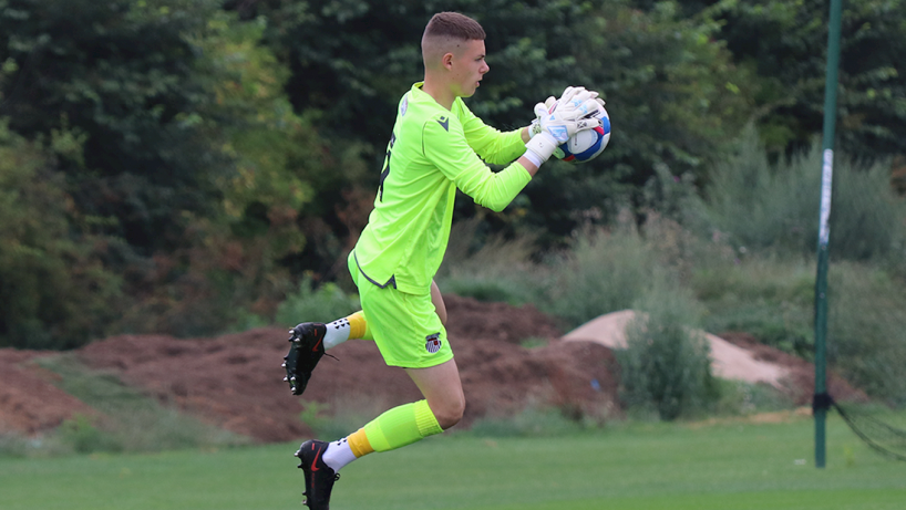 GTFC youth keeper catching the ball