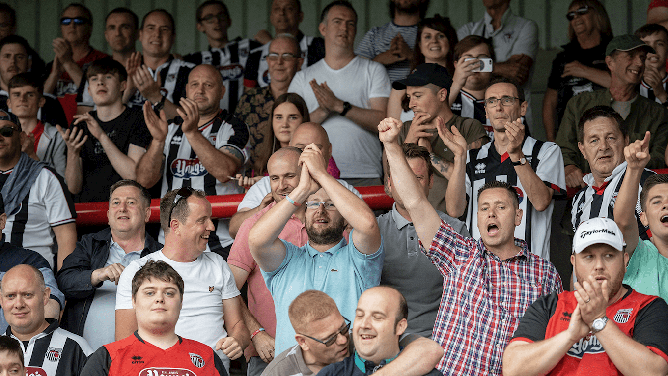 Grimsby-Town-fans-03082019.png