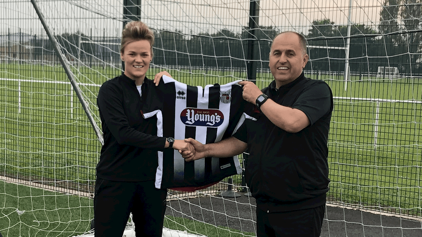 Kirsty-Smith-signs-for-Grimsby-Town-women-1.png
