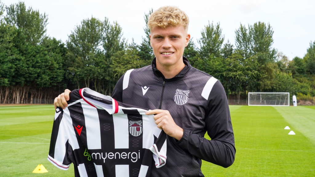 Andy Smith holds a GTFC shirt following his signing